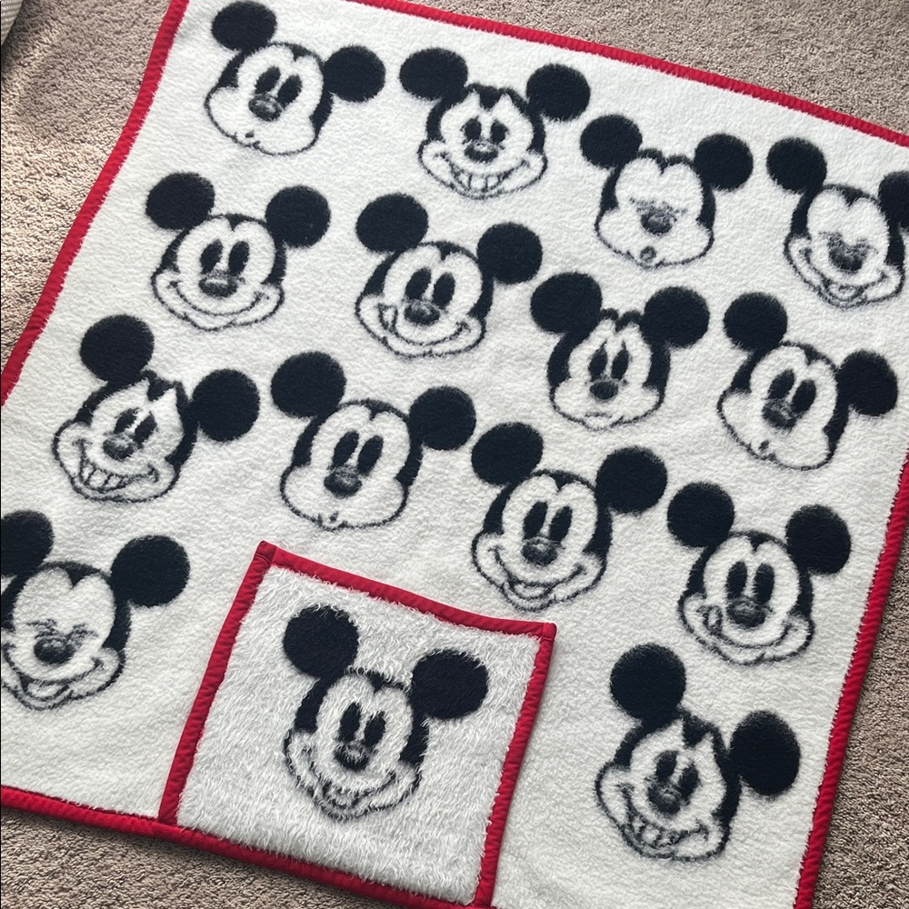 Mickey Mouse Vintage Patterned Blanket